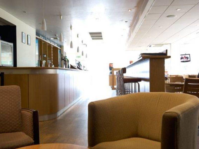 Ringway Holiday Inn Express Manchester Airport מראה חיצוני תמונה